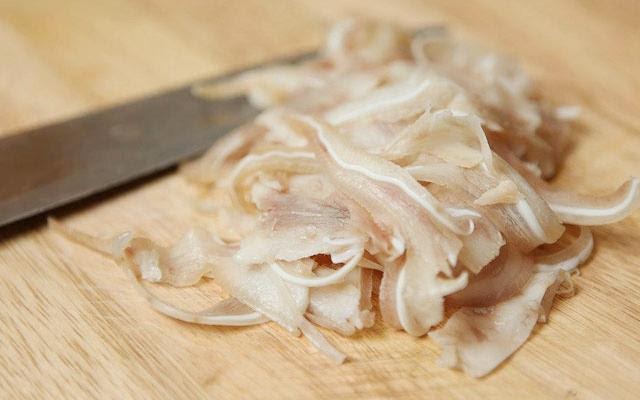 tai heo Tai lợn chứa nhiều sụn và da